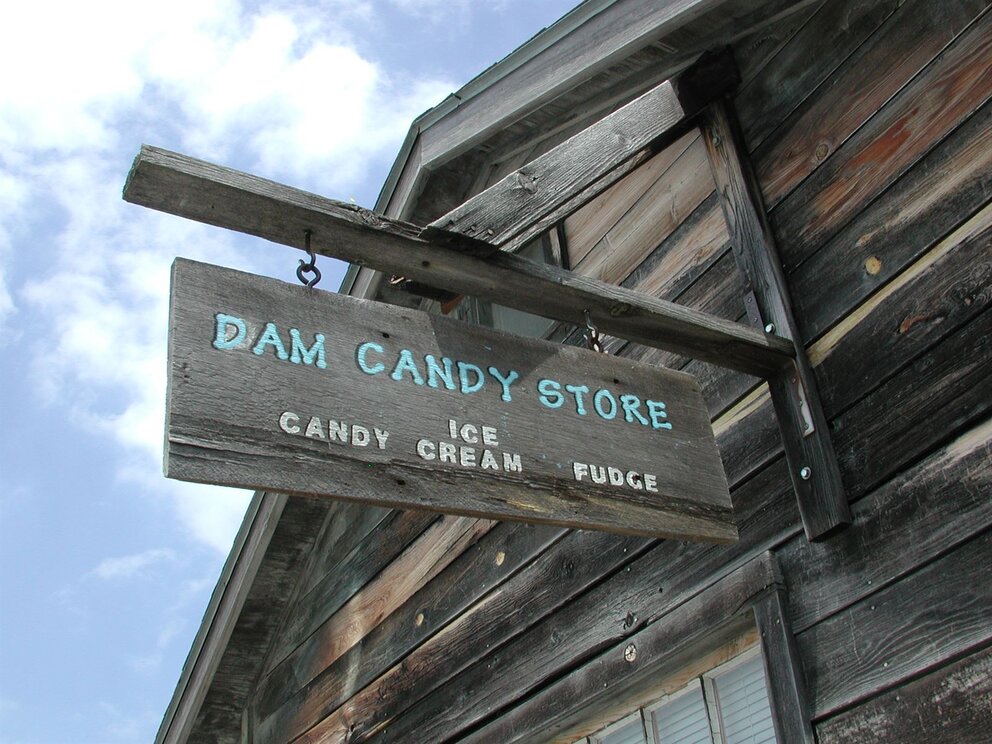 Dam Candy Store In Leland